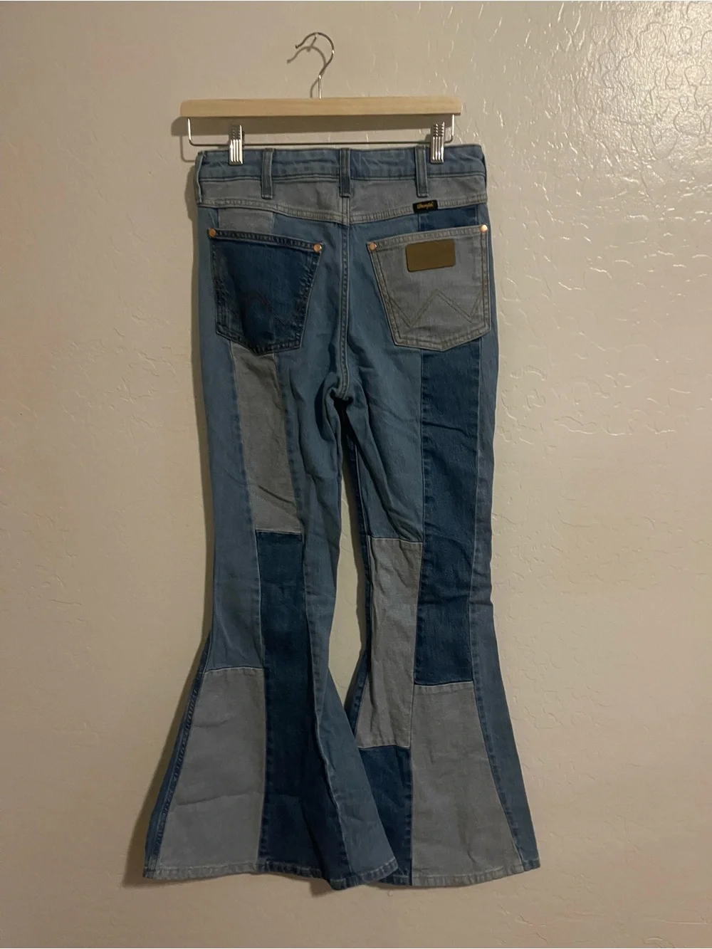 Wrangler x Lainey Wilson Patchwork Bell Bottom Flare Jeans 27x32 - Picture 4 of 5